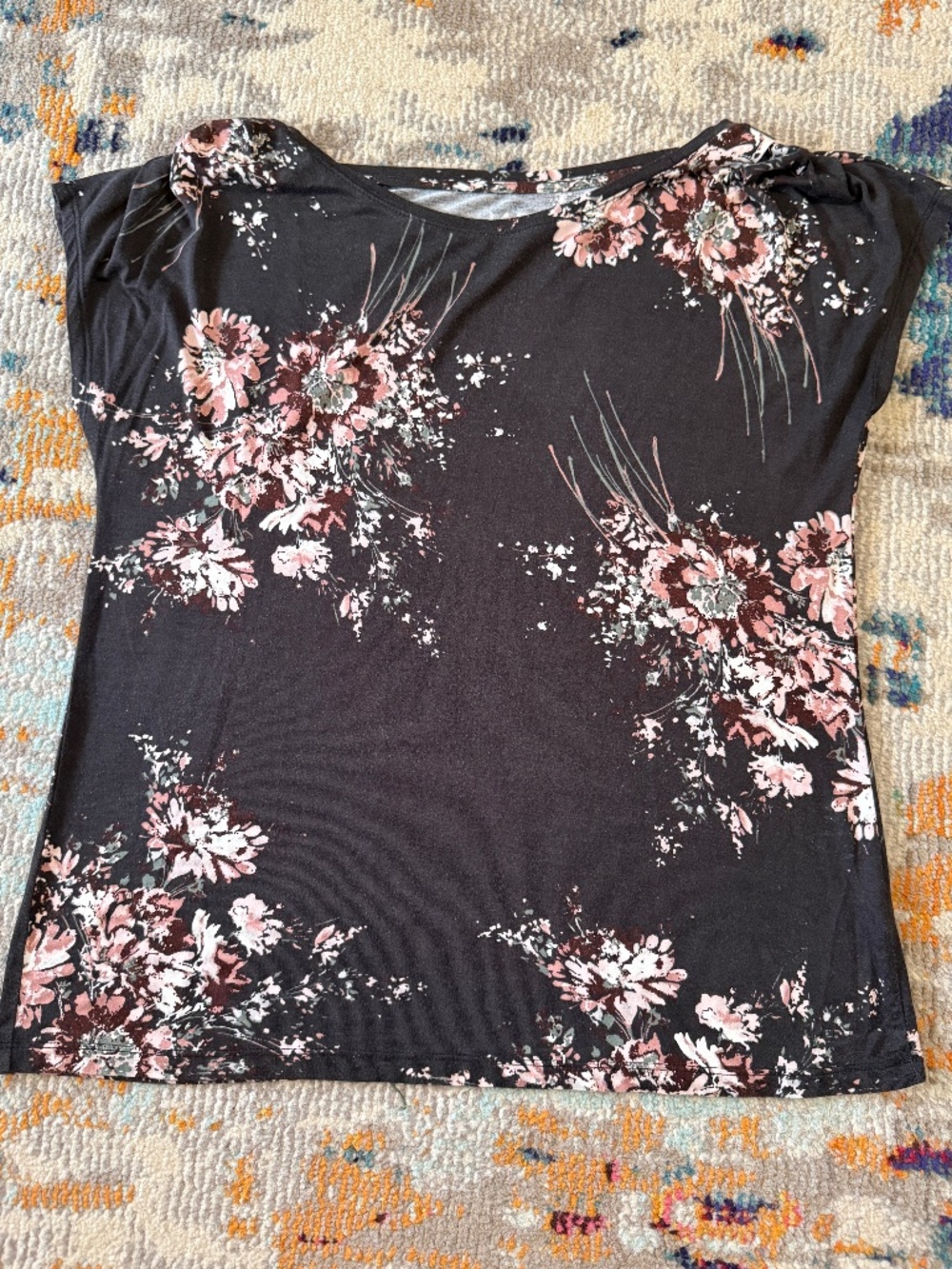 Maurices 24/7 floral grey ladies t shirt size medium short sleeve top blouse